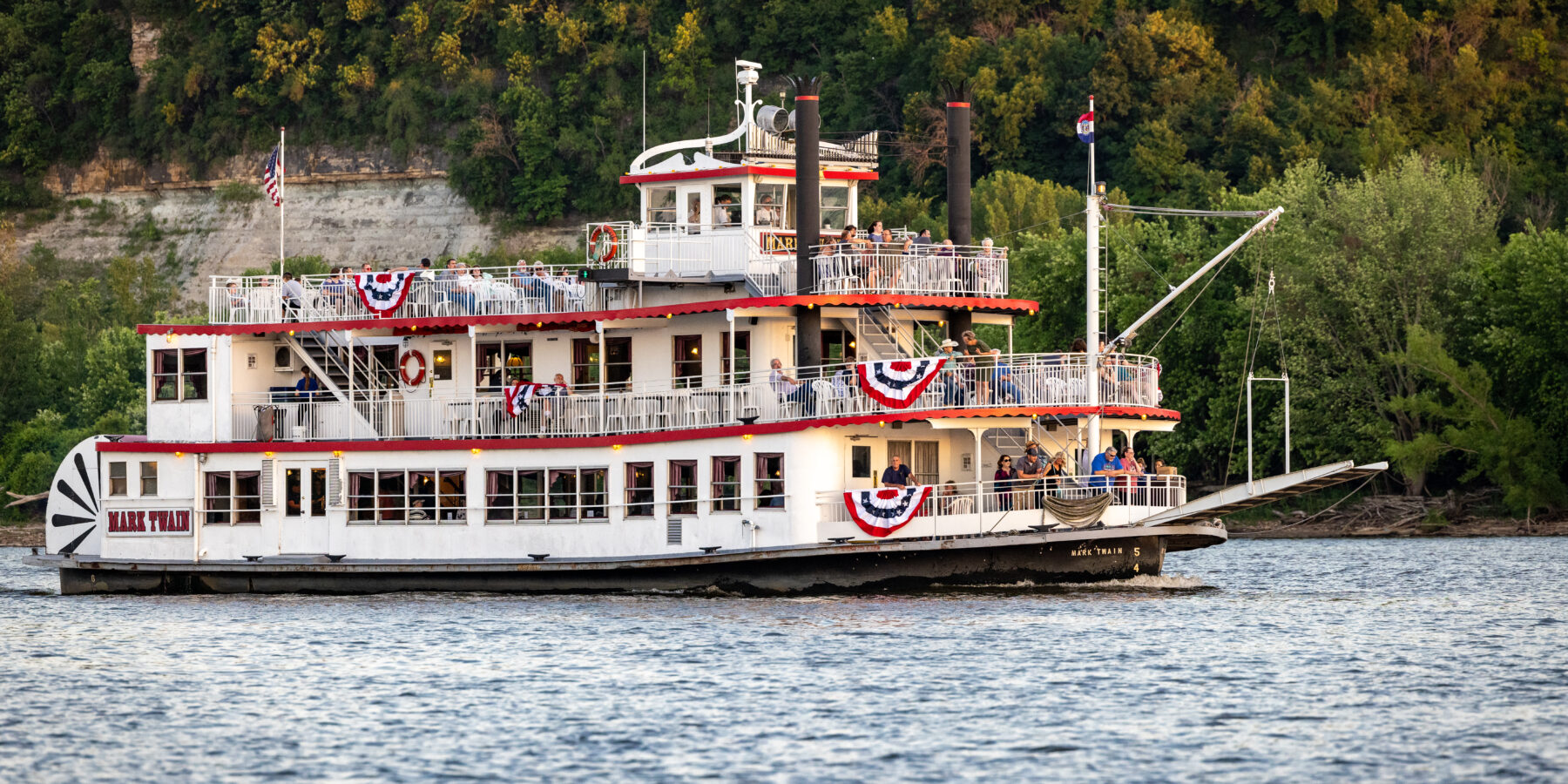 riverboat rides on the mississippi river